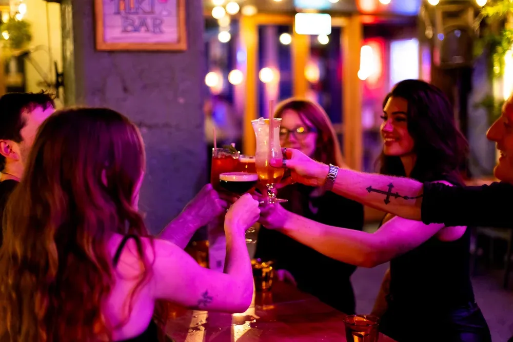 Lulu Happy Hour